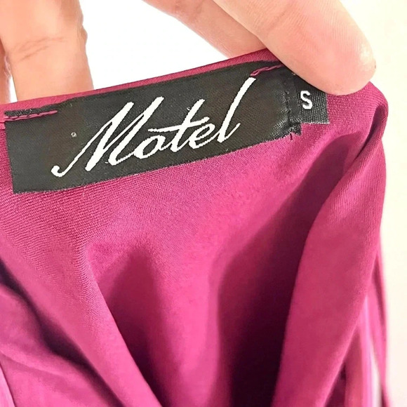 Motel Rocks Camara Dress in Magenta Pink‎ Satin Silky Tie Shoulder Mini Dress - Picture 9 of 10